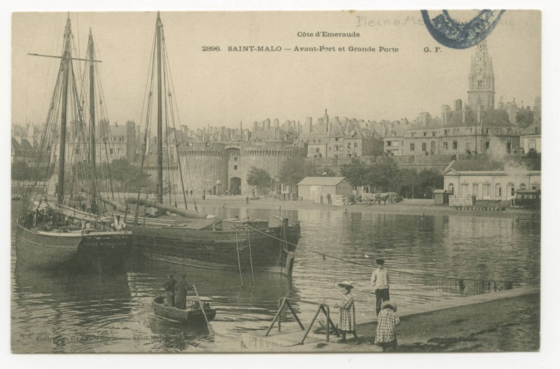 Carte postale ancienne 2896  Saint-Malo - Avant-port et grande porte.