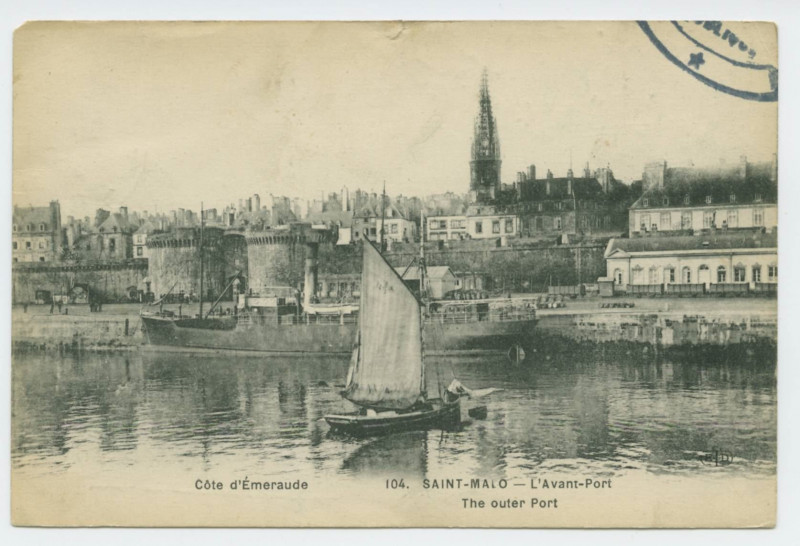 Carte postale ancienne 104  Saint-Malo - L'avant-port. The outer port.