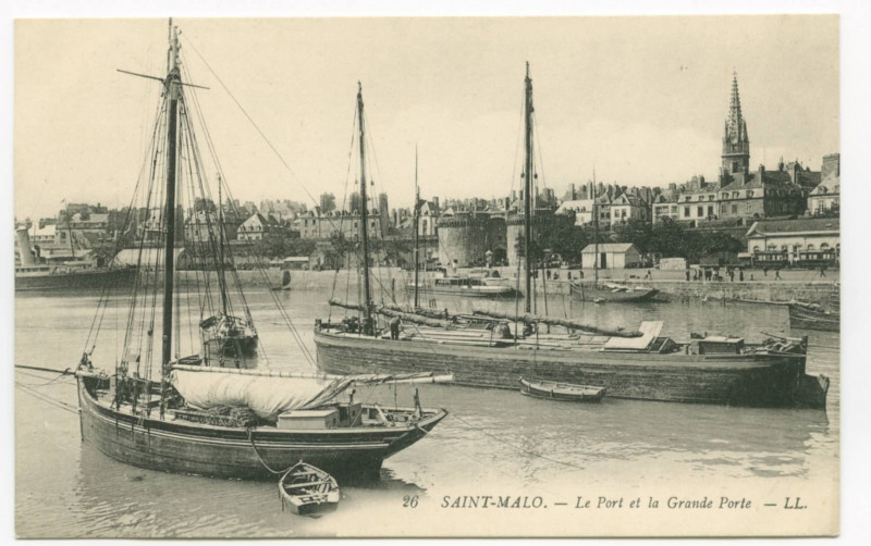 Carte postale ancienne 26  Saint-Malo - Le port et la grande porte.