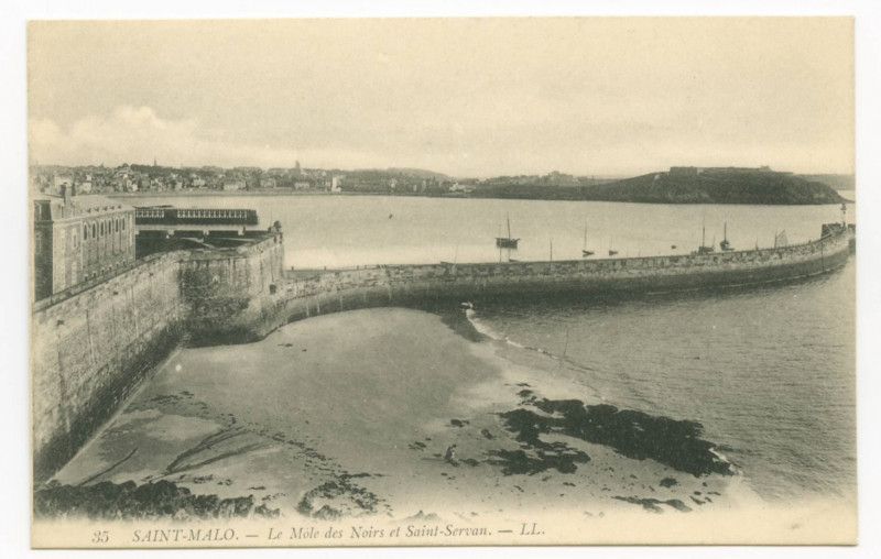 Carte postale ancienne 35  Saint-Malo - Le môle des Noires et Saint-Servan.