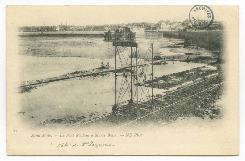 Carte postale ancienne 27  Saint-Malo -  Le pont roulant à marée basse.