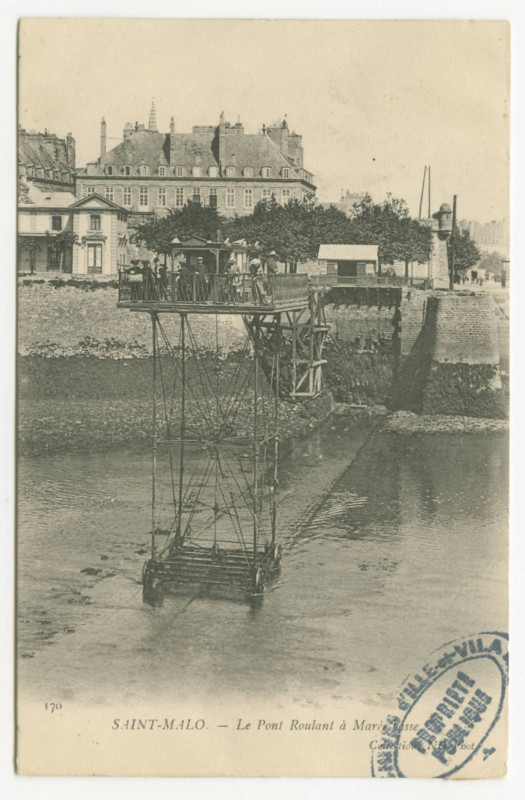 Carte postale ancienne 170  Saint-Malo -  Le pont roulant à marée basse.