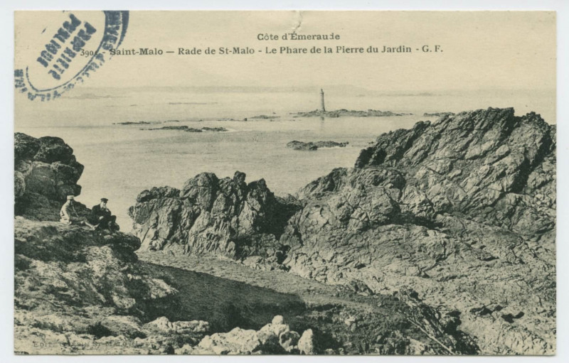 Carte postale ancienne 3901  Saint-Malo - Rade de Saint-Malo - Le phare de la Pierre du Jardin.
