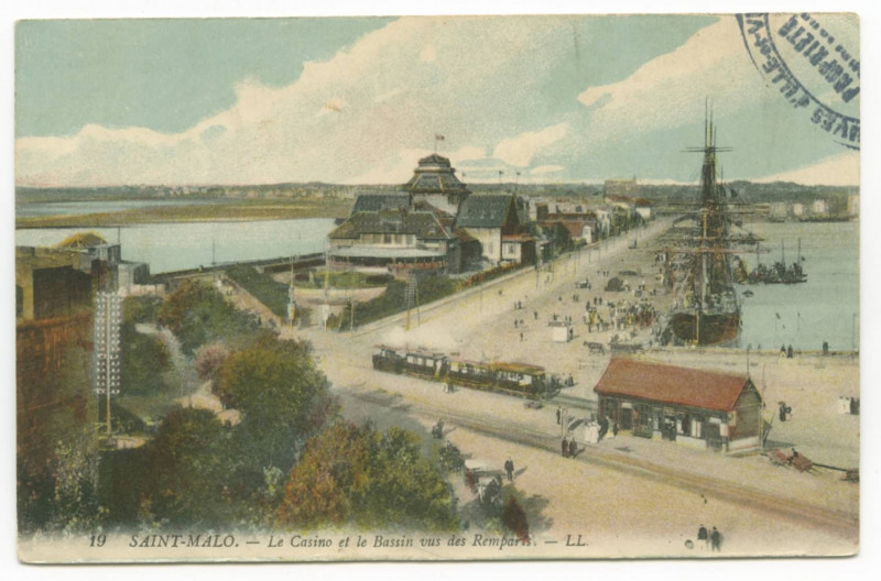 Carte postale ancienne 19 Saint-Malo - Le casino et le bassin vus des remparts.