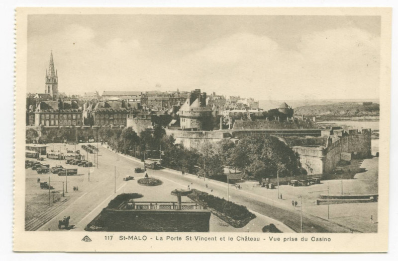 Carte postale ancienne 117  Saint-Malo - La porte Saint-Vincent - Vue prise du casino.