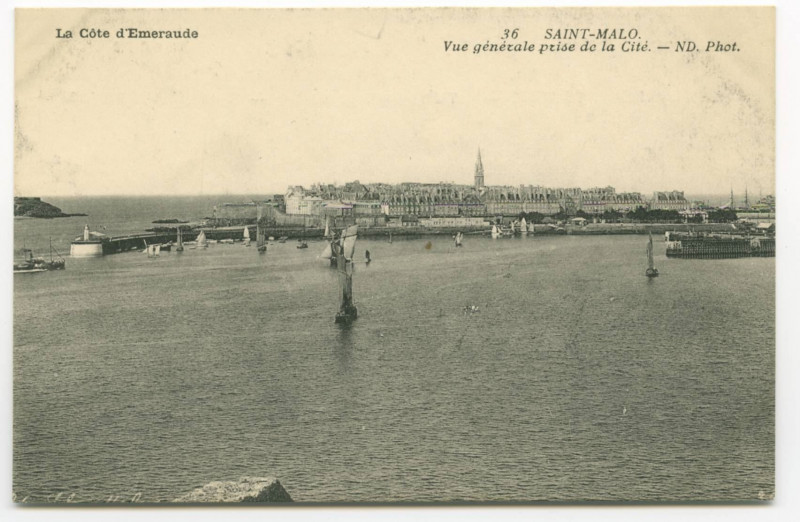 Carte postale ancienne 36  Saint-Malo - Vue Generale prise de la Cité.