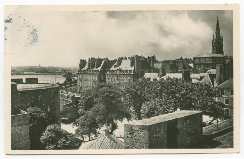 Carte postale ancienne 634 Saint-Malo Vue Generale prise du château.