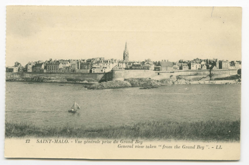 Carte postale ancienne 12  Saint-Malo - Vue Generale prise du Grand Bey - General view taken from the Grand Bey.