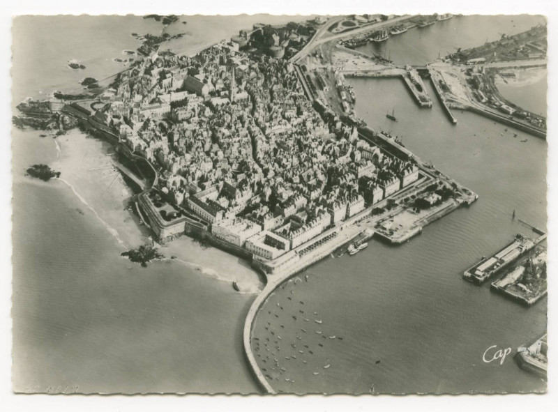 Carte postale ancienne 214 Saint-Malo - Vue aérienne.