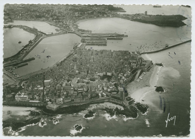 Carte postale ancienne Saint-Malo (Ille-et-Vilaine) - Vue aérienne.