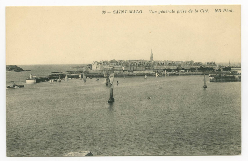 Carte postale ancienne 36  Saint-Malo - Vue Generale prise de le Cité.