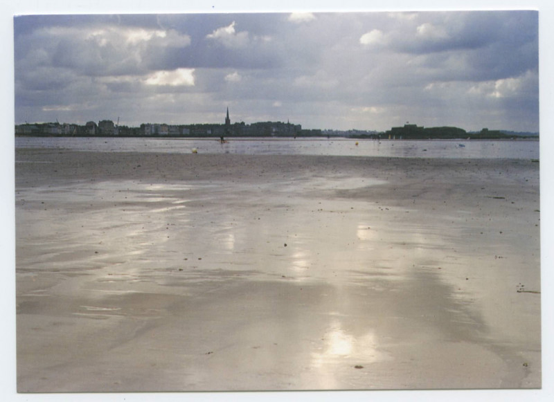 Carte postale ancienne Saint-Malo Cité corsaire -La grande plage vue de Paramé.