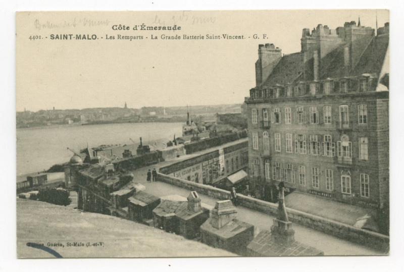 Carte postale ancienne 4401 Saint-Malo - Les remparts - La grande batterie Saint-Vincent.