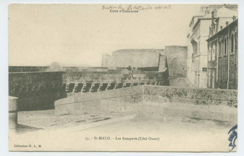 Carte postale ancienne 33  Saint-Malo - Les remparts (côté ouest).