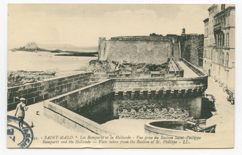Carte postale ancienne 245 Saint-Malo - Les remparts et la Hollande - Vue prise du bastion Saint-Philippe.