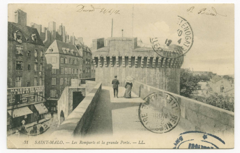 Carte postale ancienne 31 Saint-Malo - Les remparts et la grande porte.