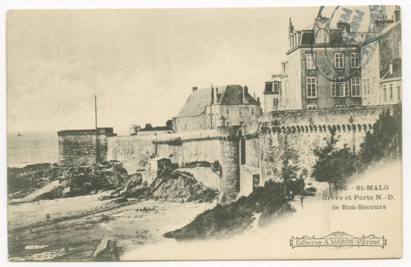 Carte postale ancienne 706  Saint-Malo - Grève et porte N.-D. de Bon Secours.