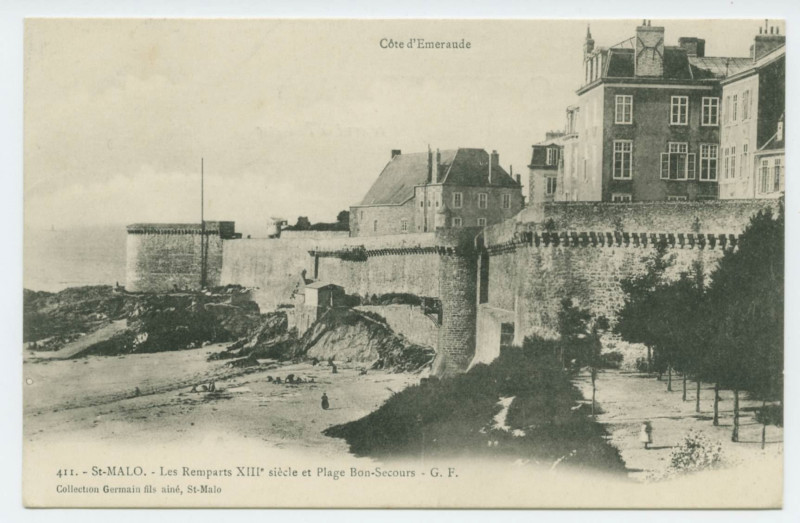 Carte postale ancienne 411  Saint-Malo (Bretagne) - Les remparts XIIIe siècle et la plage Bon Secours