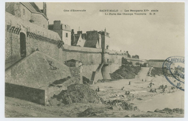 Carte postale ancienne 82  Saint-Malo - Les remparts XVe siècle. La porte des Champs-Vauverts.