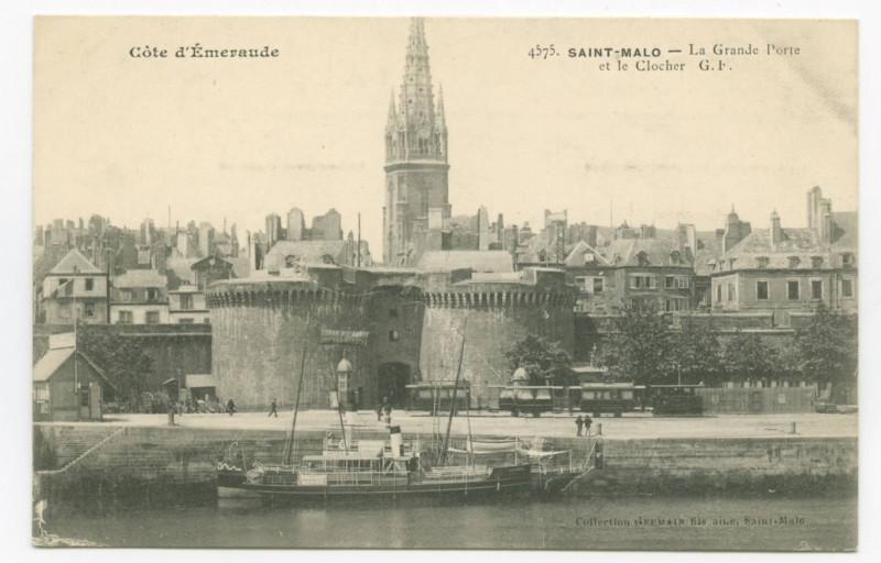 Carte postale ancienne 4575  Saint-Malo - La grande porte et le clocher.