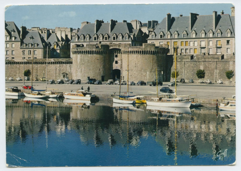 Carte postale ancienne En Bretagne  354/594 -  Saint-Malo (Ille-et-Vilaine) La grande porte.