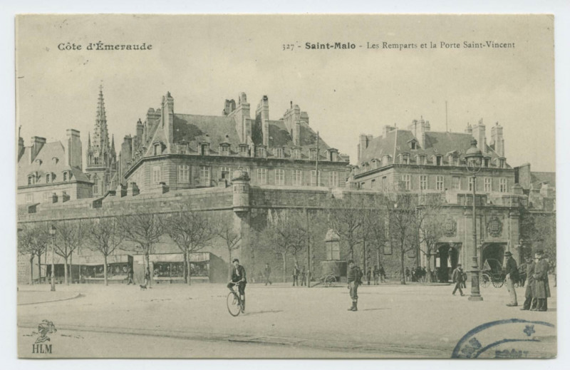 Carte postale ancienne 327  Saint-Malo - Les remparts et la porte Saint-Vincent.