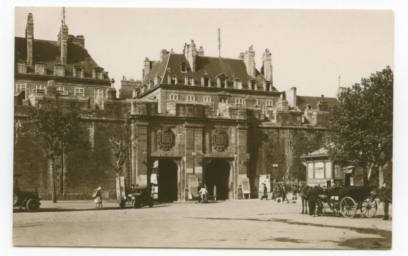Carte postale ancienne 29  Saint-Malo - La porte Saint-Vincent.