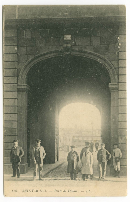 Carte postale ancienne 116  Saint-Malo - Porte de Dinan.