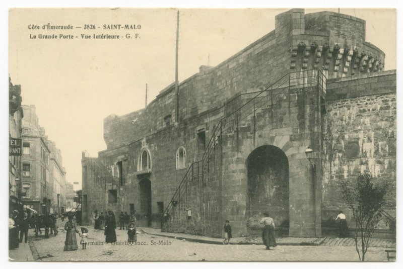 Carte postale ancienne 3826  Saint-Malo - La grande porte - Vue intérieure.