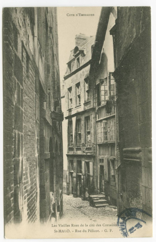Carte postale ancienne Les vieilles RUEs de la cité des corsaires.  Saint-Malo - Rue du Pélicot.