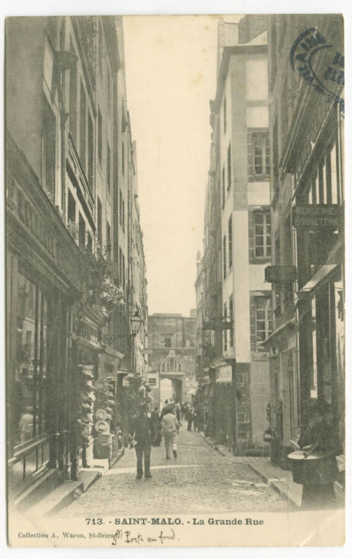 Carte postale ancienne 713  Saint-Malo - La grande Rue.