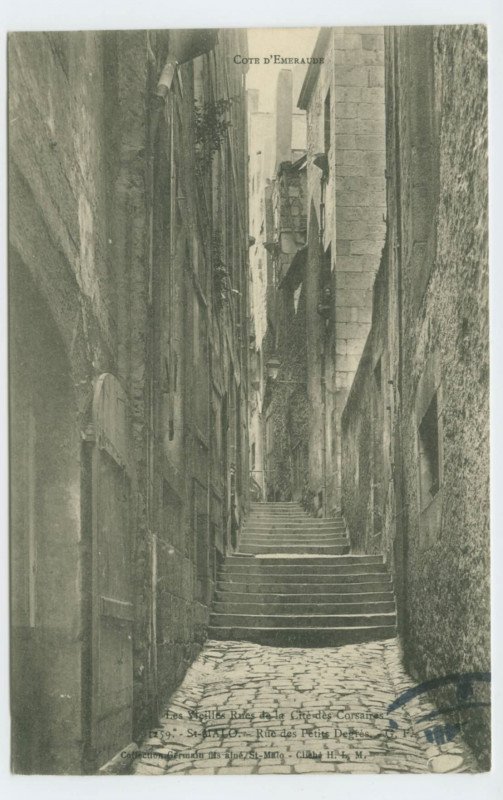 Carte postale ancienne Les vieilles RUEs de la cité des corsaires. 1259  Saint-Malo - Rue des petits degrés.