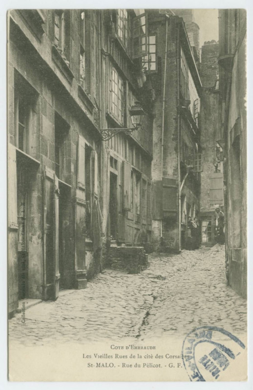 Carte postale ancienne Lesvieilles RUEs de la cité des corsaires  Saint-Malo - Rue du Pélicot.