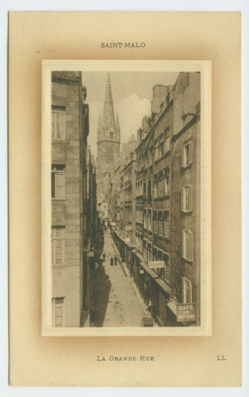 Carte postale ancienne Saint-Malo - La grande Rue.