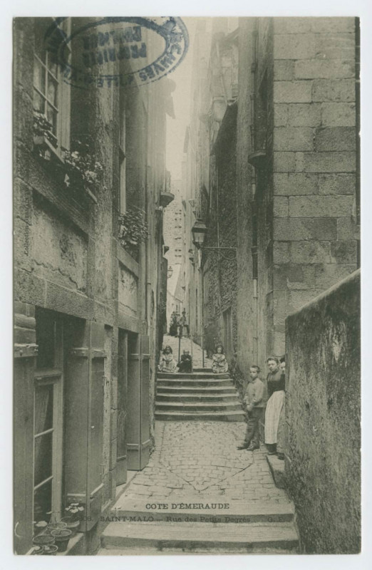 Carte postale ancienne 2808  Saint-Malo - Rue des Petits Degrés.