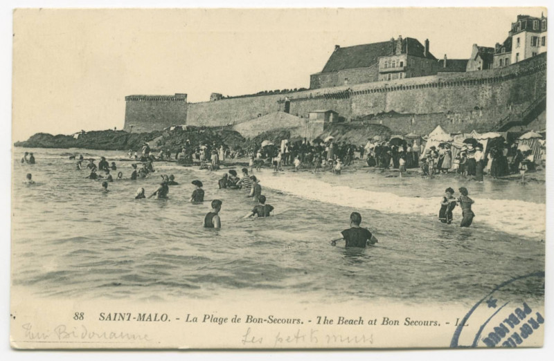 Carte postale ancienne 88  Saint-Malo - La plage de Bon Secours.