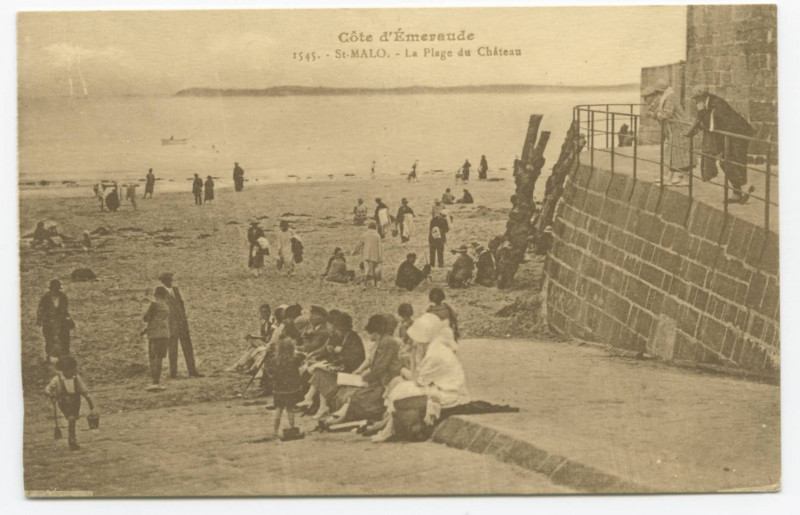 Carte postale ancienne 1545  Saint-Malo - La plage du château.