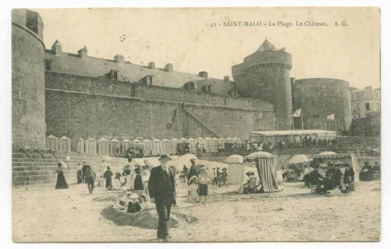 Carte postale ancienne 52  Saint-Malo - La plage. Le château.