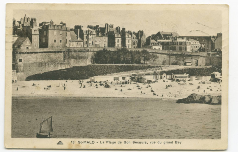 Carte postale ancienne 13  Saint-Malo - La plage Bon Secours, vue du grand Bey..