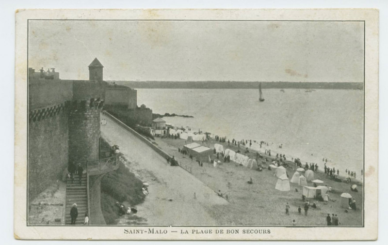 Carte postale ancienne Saint-Malo - La plage Bon Secours.