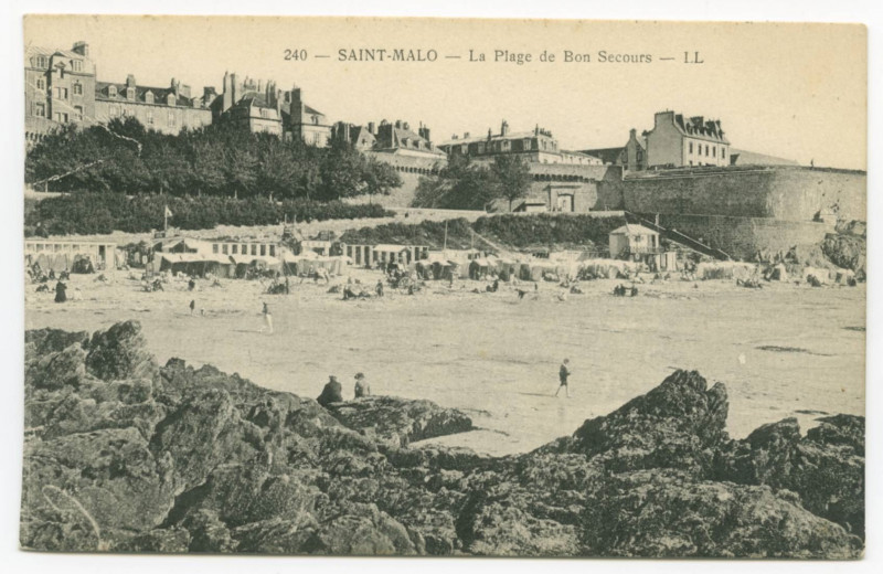 Carte postale ancienne 240  Saint-Malo - La plage Bon Secours.