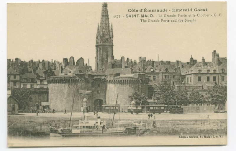 Carte postale ancienne 4575 Saint-Malo - La grande porte et le clocher.
