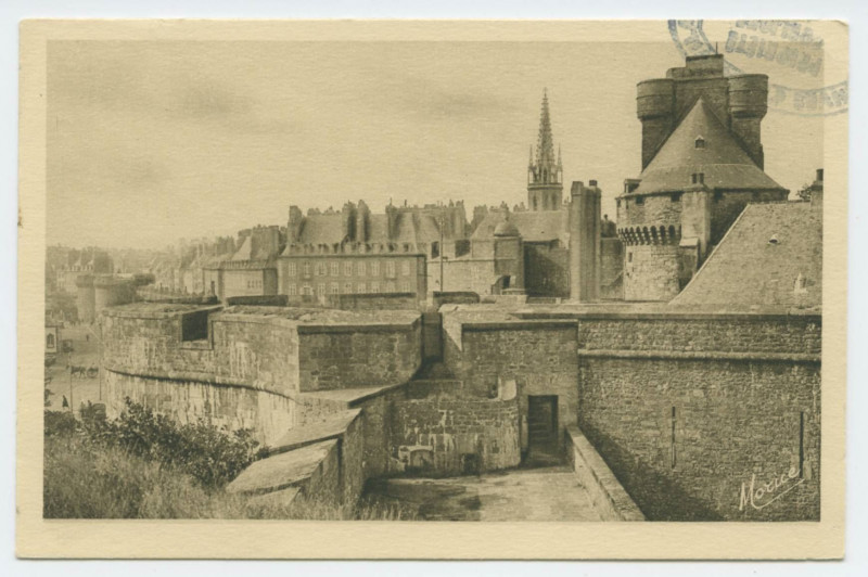 Carte postale ancienne Côte d'émeraude. 4678 - Saint-Malo - Le château. Le gros donjon.