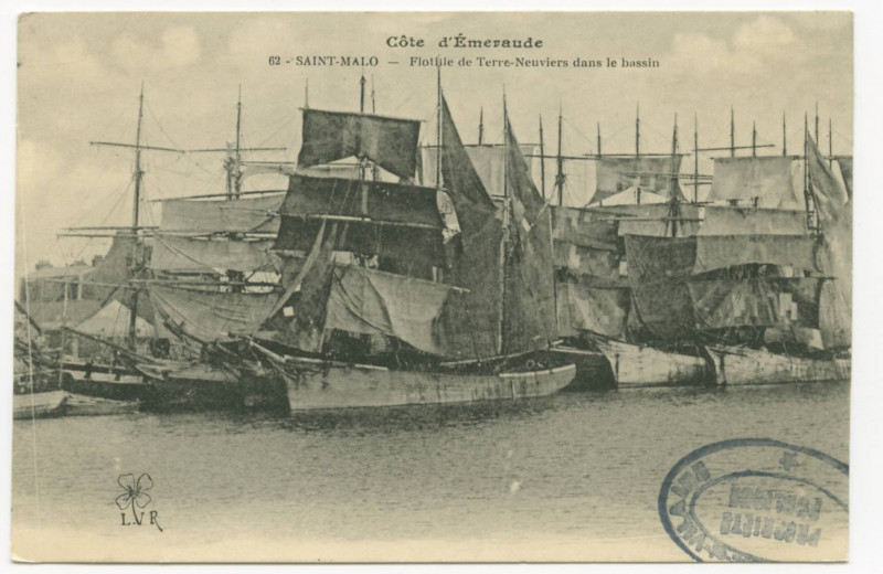 Carte postale ancienne 62.- Saint-Malo .- Flotille de  Terre-Neuviers dans le bassin.