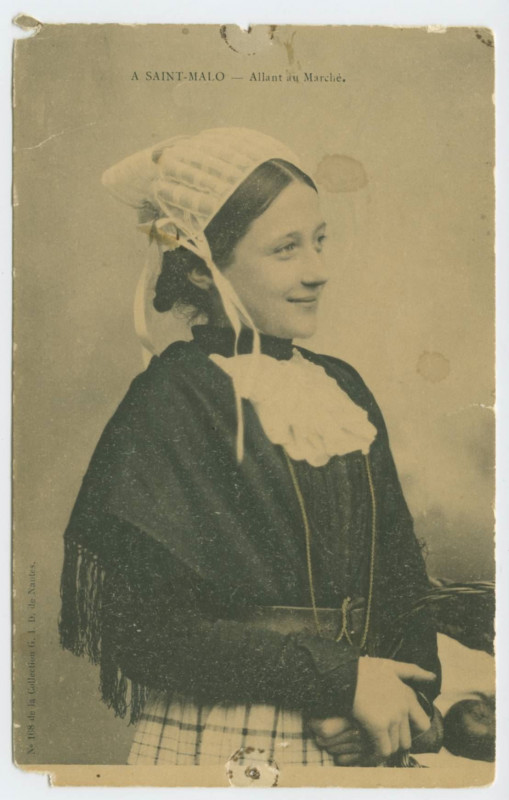 Carte postale ancienne A  St-Malo - Allant au marché