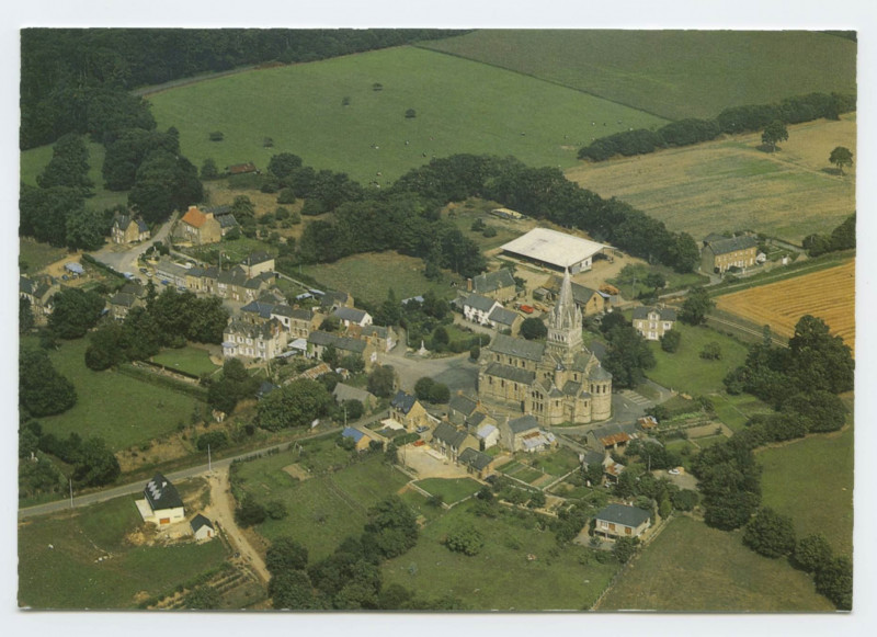 Carte postale ancienne La France Vue Du Ciel... 3.- Saint-Malo-De-Phily (Ille-et-Vilaine) Vue d'ensemble.