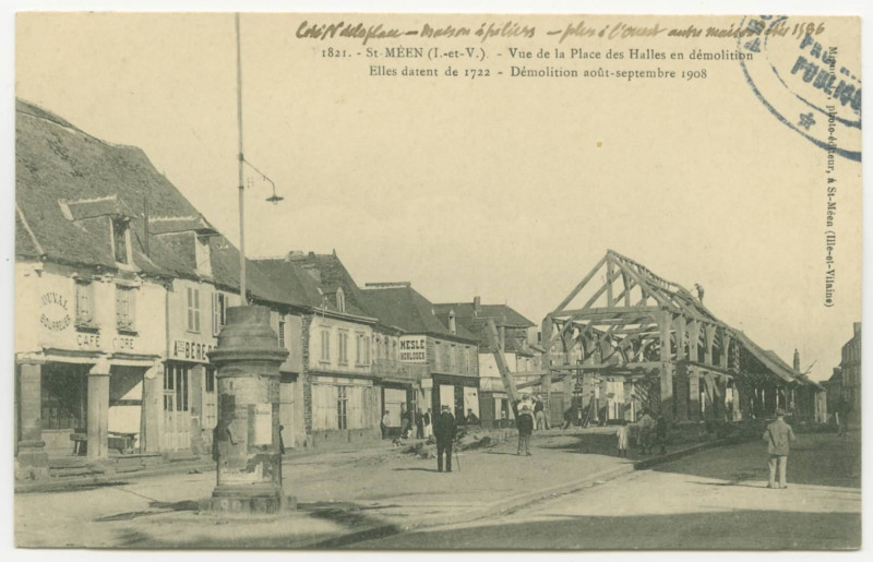 Carte postale ancienne 1821. - Saint-Meen (I.-et-V.). - Vue de la Place des Halles en démolition. Elles datent de 1722 - Démolition août-septembre 1908.