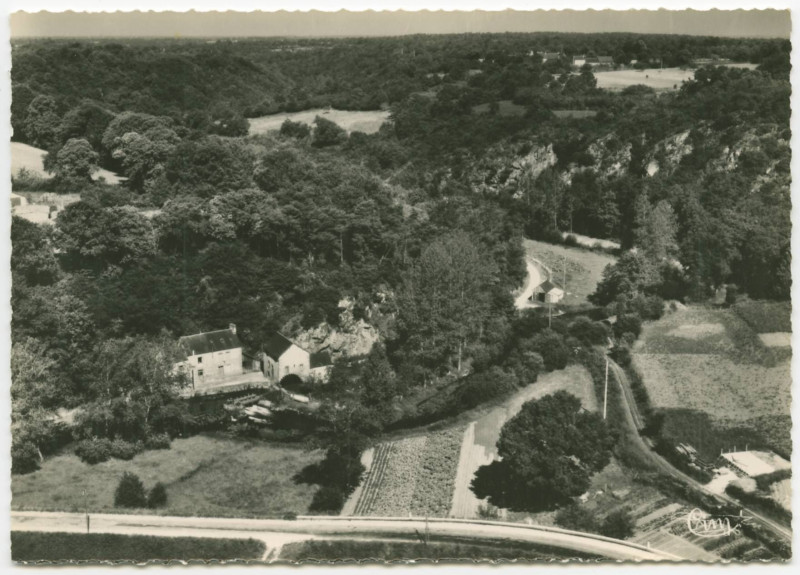 Carte postale ancienne St-Ouen-des-Alleux (I.-et-V.) 152-73 A - Le Moulin de la Roche