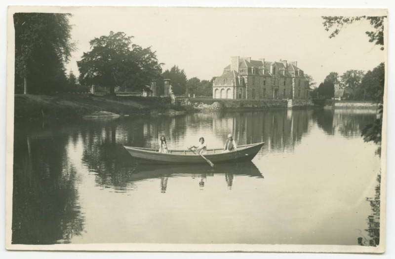 Carte postale ancienne [St-Pierre-de-Plesguen. - L' Etang et le Château du Rouvre ]