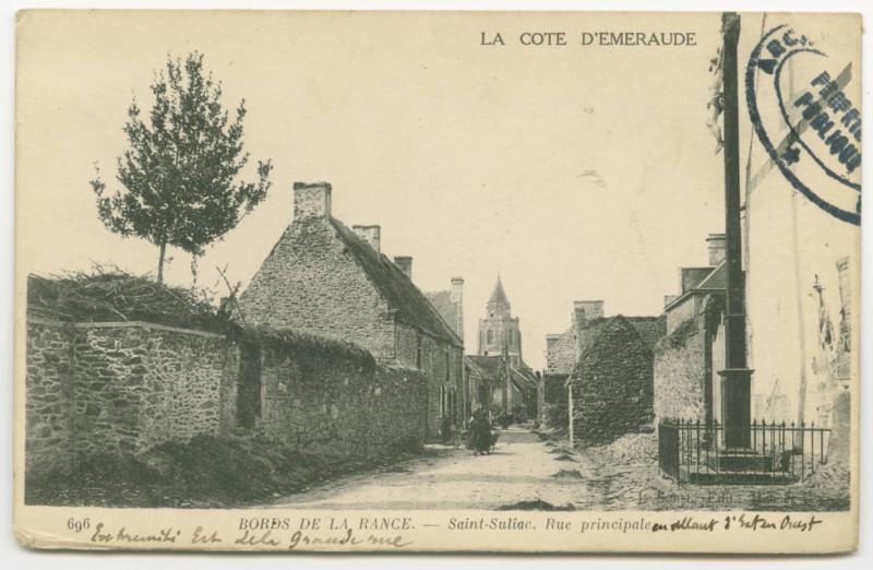 Carte postale ancienne 696 - Bords de la Rance. - Saint-Suliac. Rue principale.